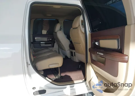 2018 Ram 2500 Laramie 4X4 6'4 Box z USA, uszkodzony, nr VIN 3C6UR5NL5JG142811